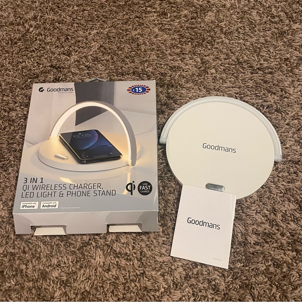 Goodmans 3 in 1 wireless fast charger, led light and phone stand